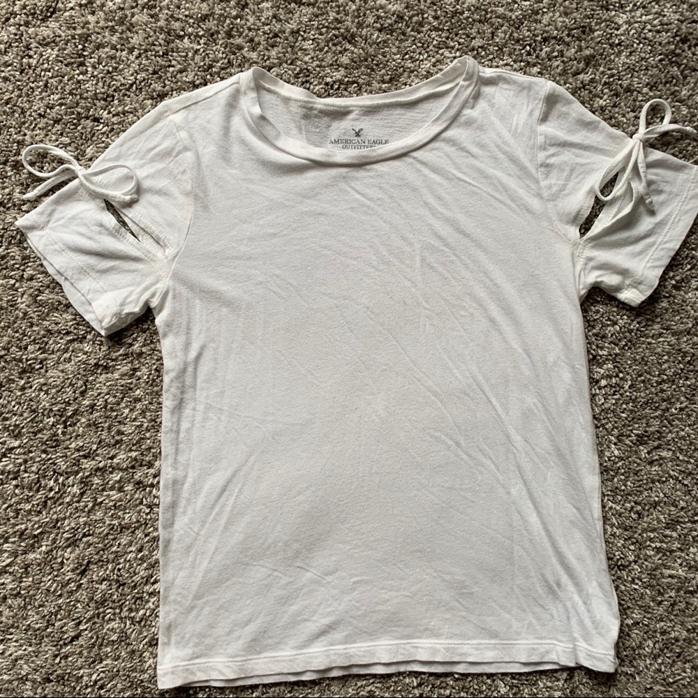 White American Eagle T-Shirt with Tying Sleeves